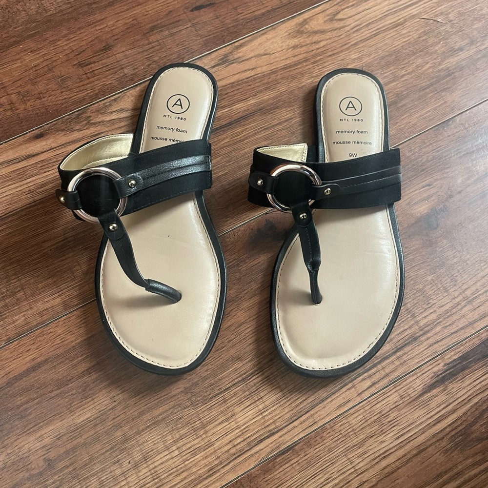 MT Black and Cream Thong Slide Sandals with Gold Ring Accent